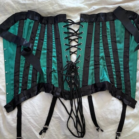 Green and Black Satin Real Corset (steel boned, hand made) for waists 24-29 - Picture 2 of 5